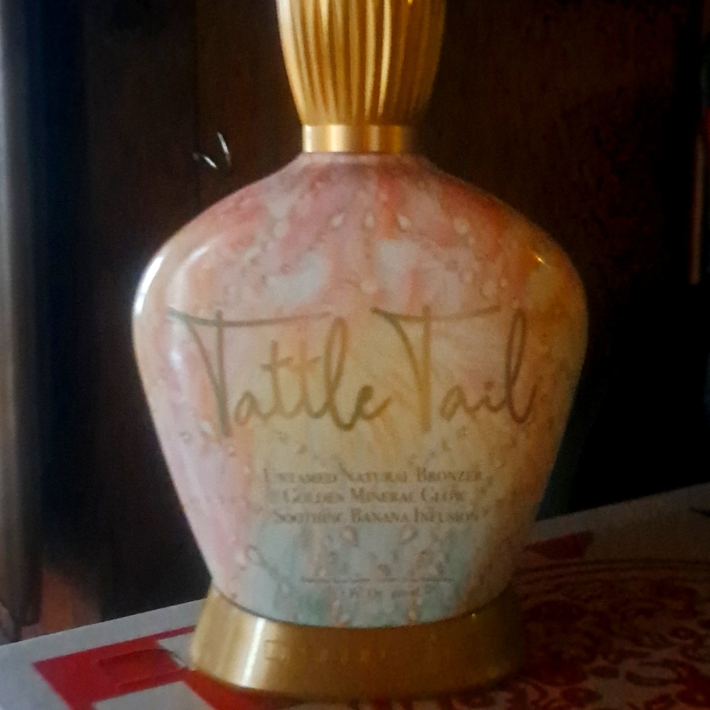 Tattle Tail Tanning Lotion by Designer Skin 13 oz.